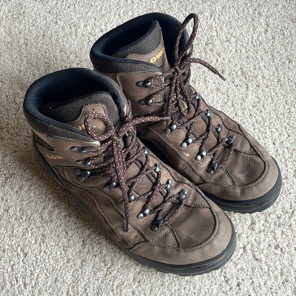 LOWA Sz 11.5 Renegade GTX Gortex 7 inch Hiking Boots